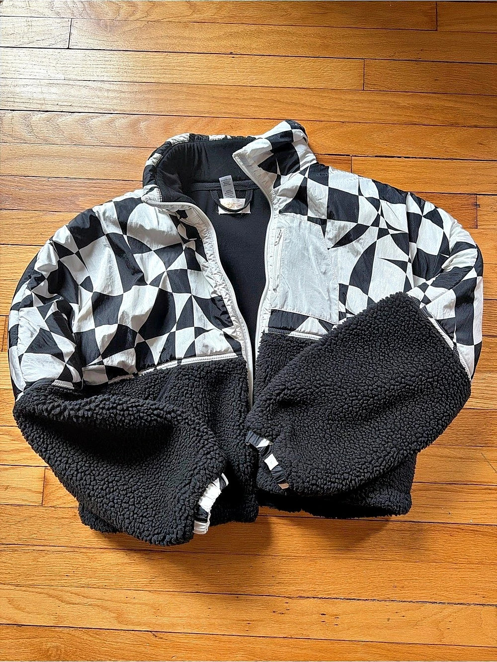 Beach Riot Geometric Fleece Jacket in Black & White Size Medium